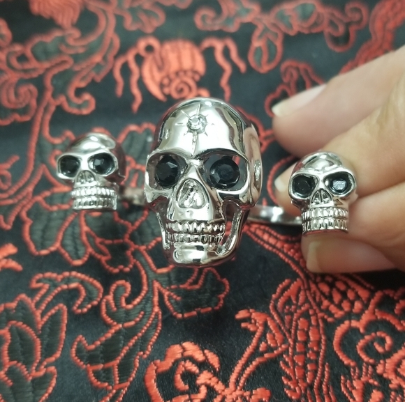 Silver Skull Ring  Approximate Size 8.0-8.5 - Picture 1 of 3